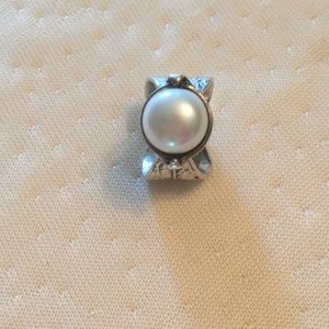 Pearl and sterling silver ring.
